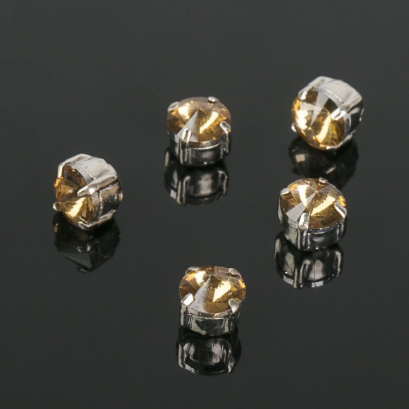 Стразы в цапах 6*6мм Коричневые в Серебре (1уп/5шт) 2328328