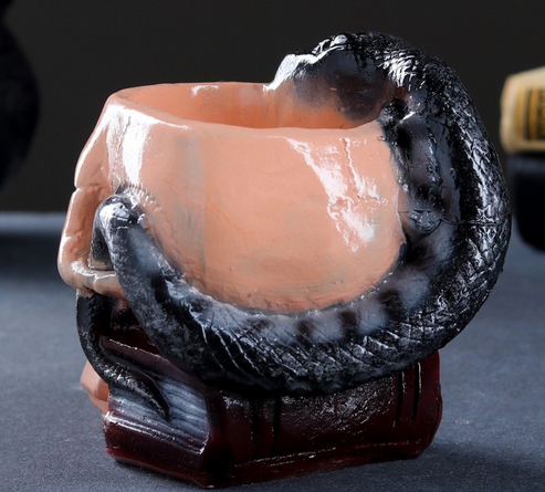 Подставка под мелочи Череп со змеёй Чёрная с серебром Арт-4012676