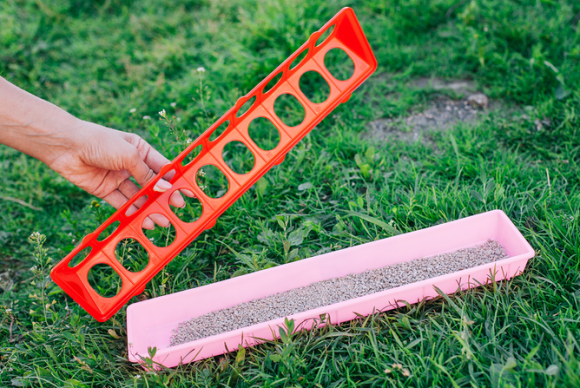 Кормушка для цыплят и перепелов 20 ячеек Арт-3593427