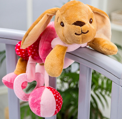 Растяжка-спираль с погремушкой на кроватку/коляску Зайка розовая 26-50см Арт-5047673