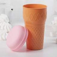 Стакан пластиковый Макаруны с крышкой Арт-3727348 Н-18,5см