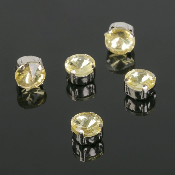 Стразы в цапах 8*8мм Золото в Серебре (1уп/5шт) 2328348 Стразы в цапах 8*8мм Золото в Серебре (1уп/5шт) 2328348