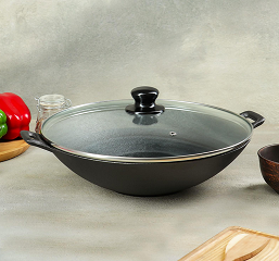 Сковорода Wok 30см чугунная Доляна Восток стеклянная крышка Арт-755150