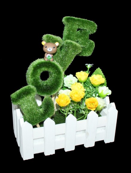 Цветы в деревянном ящичке с надписью LOVE 20см Цветы в деревянном ящичке с надписью LOVE 20см