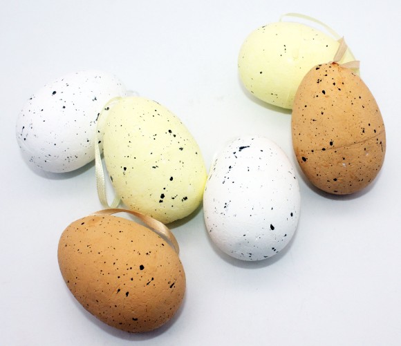 Яйца пластиковые 7см Арт-HD202532 на подвеске (1уп/6шт) Цена за штуку