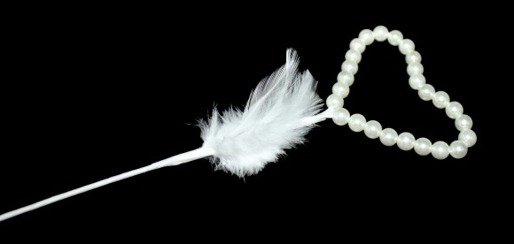 Сердце из бусин с пером 7*10/36см Арт-00058944