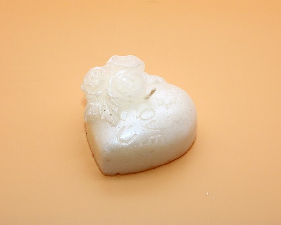 Свеча Сердце с розами, белый Арт-811599 Свеча Сердце с розами, белый Арт-811599