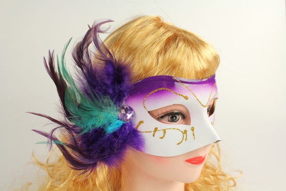 Маска С перьями по бокам