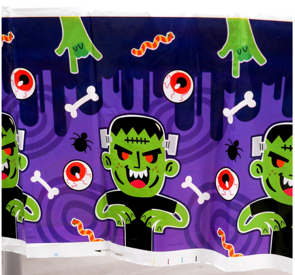 Скатерть одноразовая Зомби 137*183см Арт-7811807