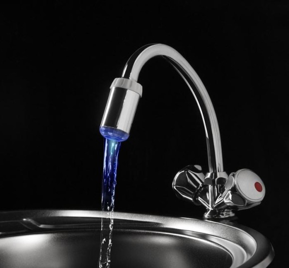 Насадка на кран с подсветкой с датчиком температ Арт-913423 Насадка на кран с подсветкой с датчиком температ Арт-913423